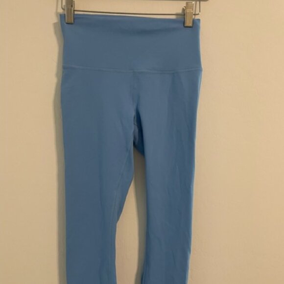 Lululemon High-Waisted Leggings Size 6 Align periwinkle blue crop EUC - Picture 1 of 6